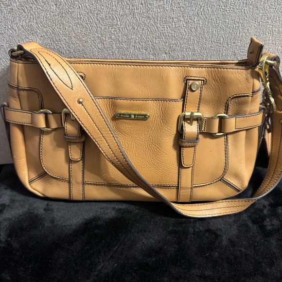 Etienne Aigner Handbags - Etienne Aigner Cynthia Collection style 72111 preowned  leather shoulder bag